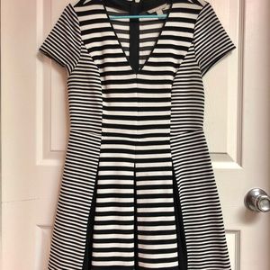 Back and White fun and professional short dress